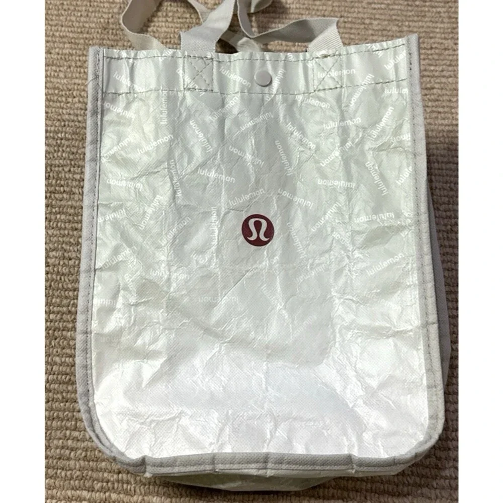 Lululemon small lunch Bag 100% Recycled Polypropylene 9